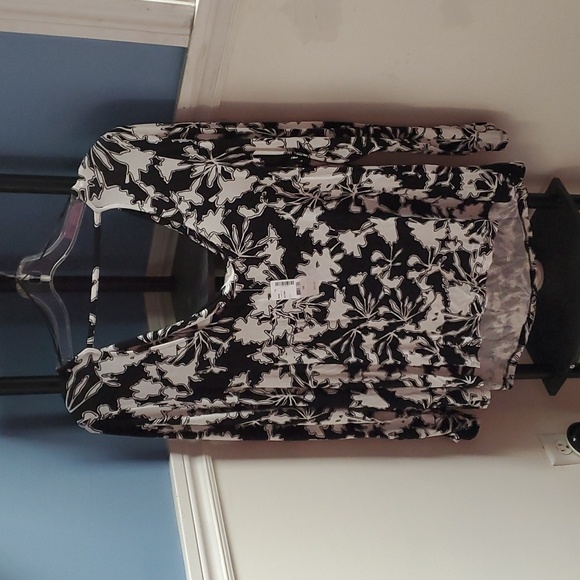 Top - Picture 2 of 3